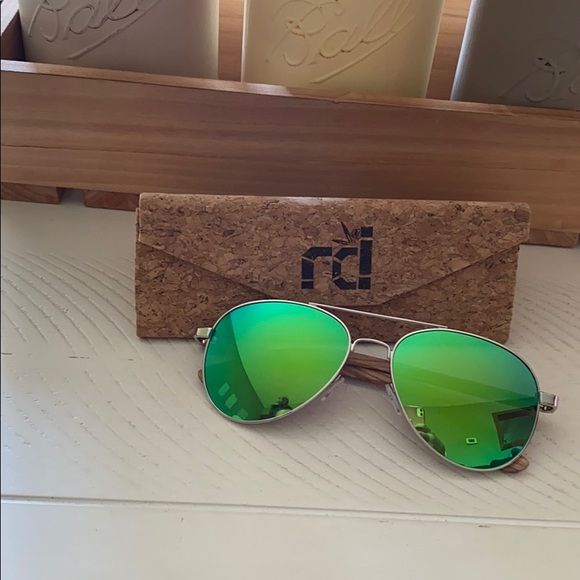 RD Accessories - NWOT Polarized Aviators